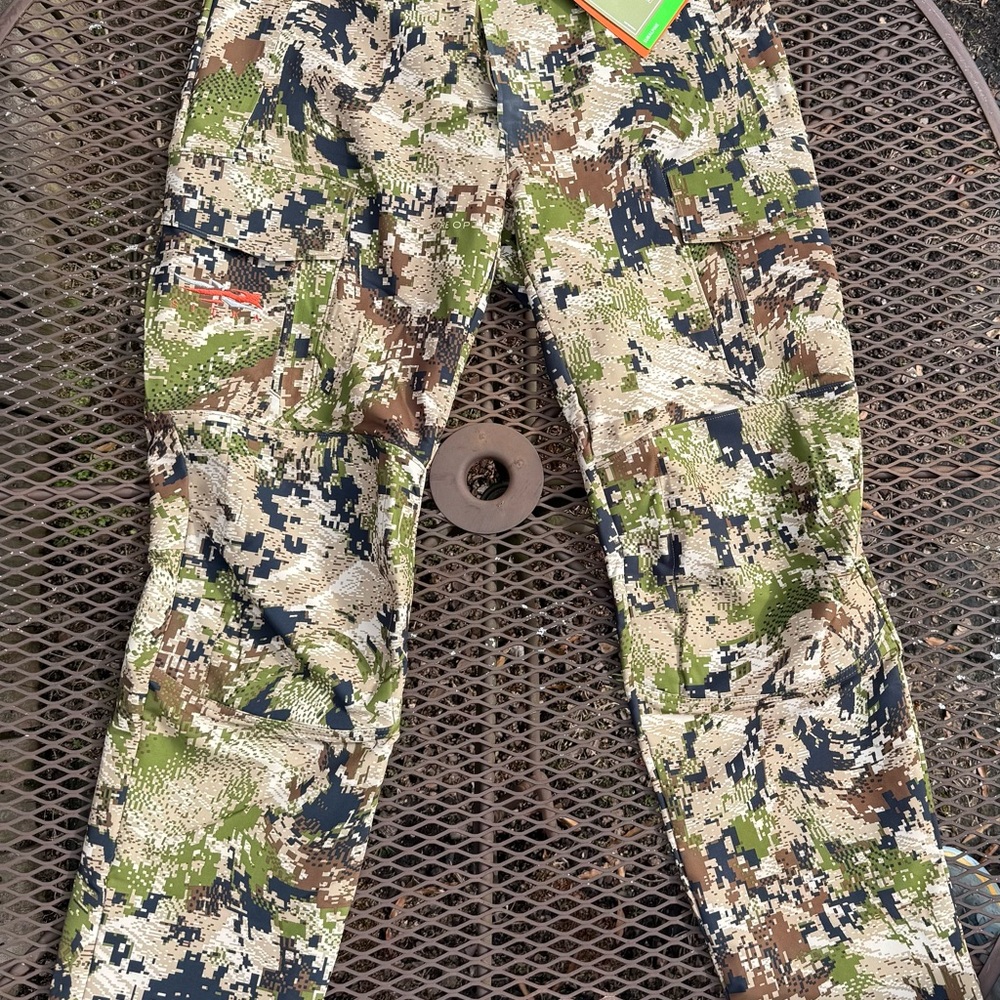 NWT Sitka Men's Mountain Pants 37x32 - Picture 10 of 12